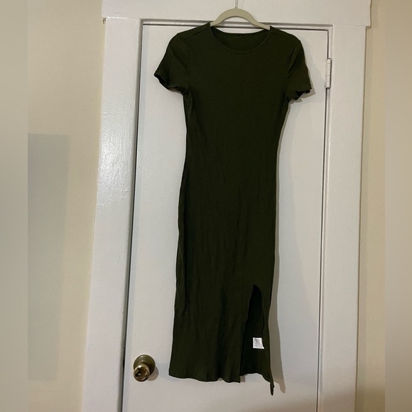 Green Bodycon midi knit dress with a slit size Medium - Picture 6 of 13